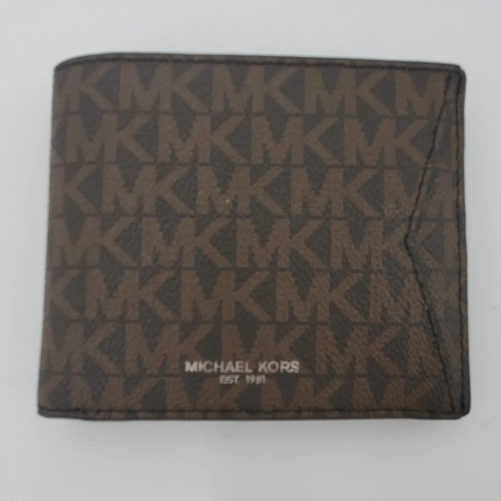 🆕 Michael Kors Billfold with ID Credit Card Gift Set